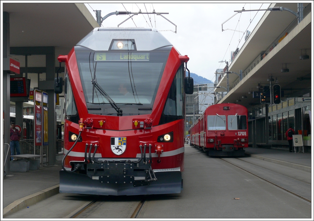 Fnf Allegra-Triebzge sind mittlerweilen abgeliefert von Stadler Rail an die RhB. Die Zge 3501 - 3504 wurden heute in Landquart getauft. Um 11.10Uhr fuhr der Allegra 3503 aus Arosa kommend ab Gleis 1 in Chur direkt Richtung Landquart mit berqueren der SBB-Geleise. Ab dem Arosaareal gibt es normalerweise keine Passagierzge nach Landquart. (01.05.2010)