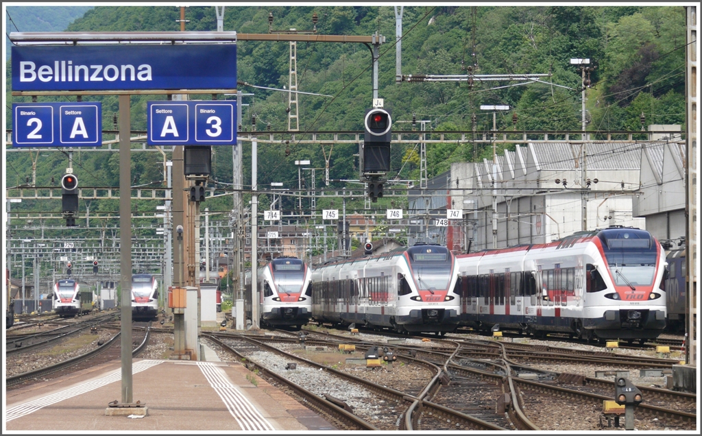 F�nf mal RABe 524 Flirt TILO in Bellinzona. (27.05.2010)