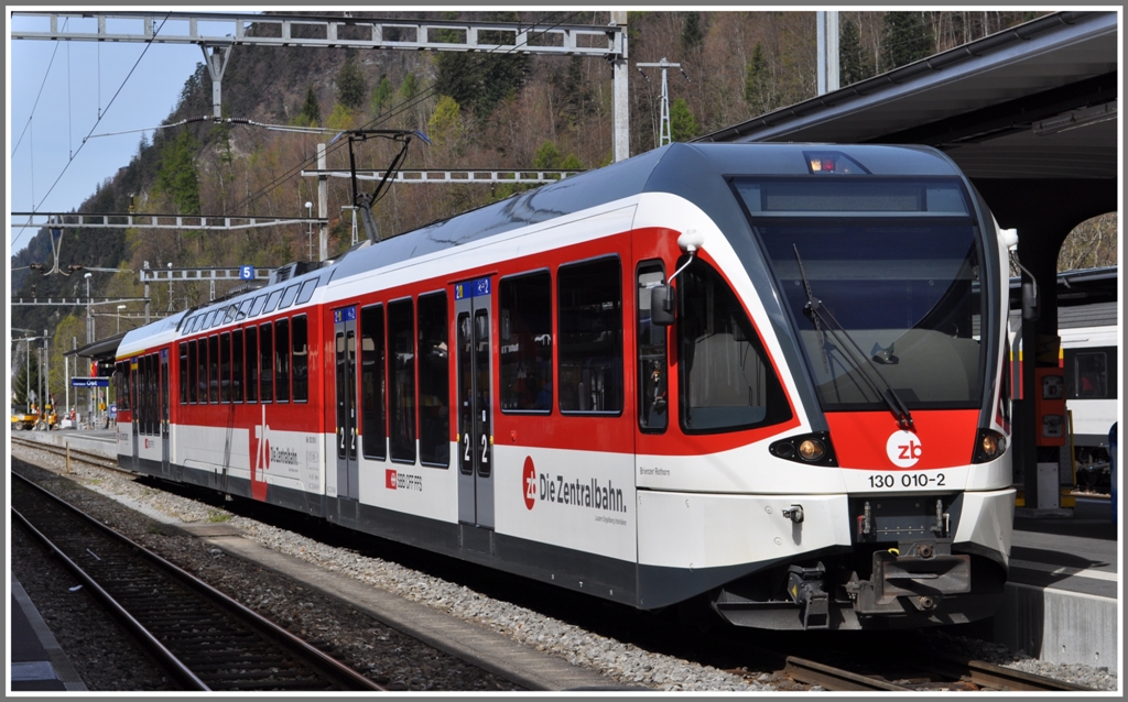 Fnf verschiedene Schmalspurbahnen innerhalb einer guten Stunde findet man im Berner Oberland. In Interlaken Ost beginnt die Zentralbahn nach Luzern. Spurweite 1000mm. 130 010-2 steht abfahrberbereit in Interlaken Ost. (25.04.2012)