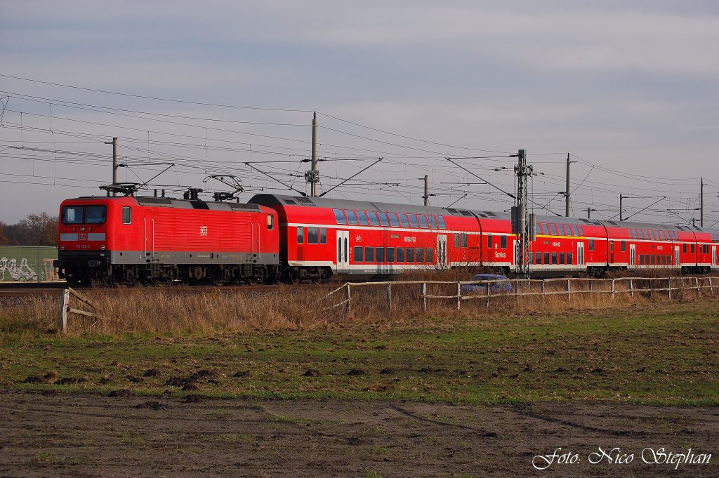 Fr 112 124-3 mit RE 38168 Cottbus Hbf. - Rathenow kam sogar die Sonne raus,bei Dallgow-Dberitz (14.11.09) - Bild wurde bewusst abgeschnitten