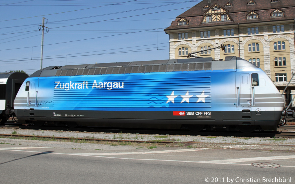 Fr Aargauer Zugkraft wirbt die Bundesrtin Doris Leuthard auf der Re 460 024-3 der SBB welche gerade den Bhf Pratteln am 02.05.2011 passiert hat.