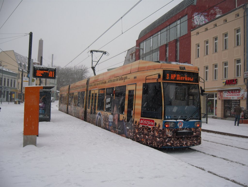 Fr NGT 685 kam NGT 665 als Ersatz fr die Linie 3, die sonst nicht am Bahnsteig B abfhrt. Hst Doberaner Platz
17.01.2010