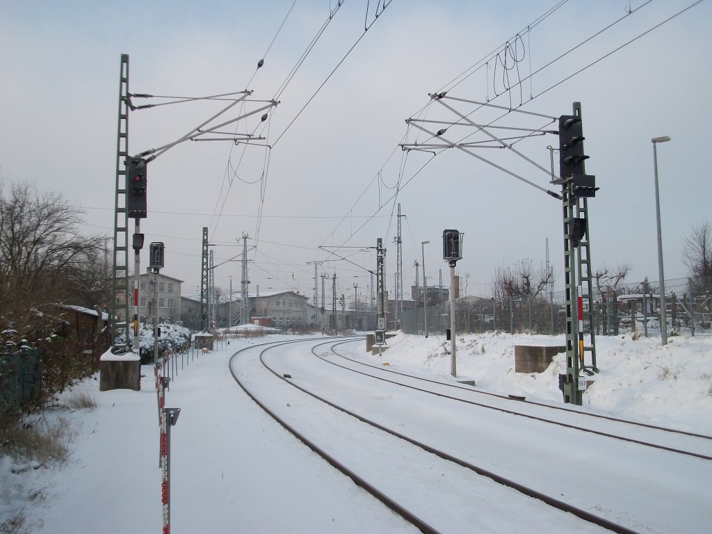 Fr die Zge aus Richtung Seehafen und Stralsund die Einfahrsignale von Rostock Hbf am 04.Dezember 2010.