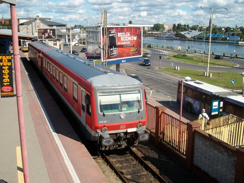 Fr die Zge nach Angermnde und nach Lbeck gibt es in Szczecin Glowny je einen extra Bahnsteig.So stande 928 651 am 04.September 2010 auf den extra Bahnsteig nach Angermnde.
