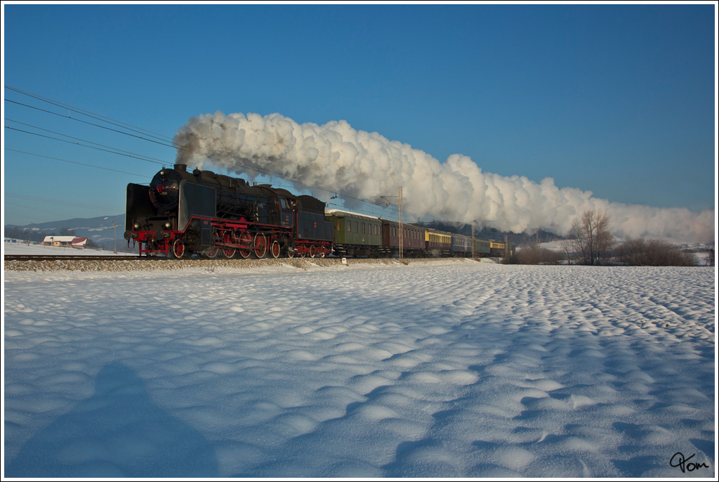 Full steam ahead - SZ 06-018 Borsig Bj 1930, fhrt mit dem Sonderzug 16155 von Marburg nach Koper, hier in Vide nahe Slovenska Bistrica. 
12.12.2012