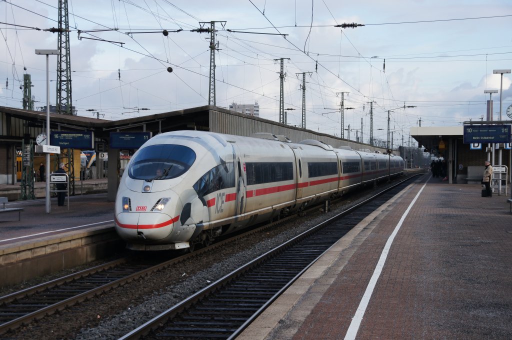 Fuball ICE 3  Montabaur  am 19.1.11 um 13.36 als ICE 209 nach Basel in Dortmund