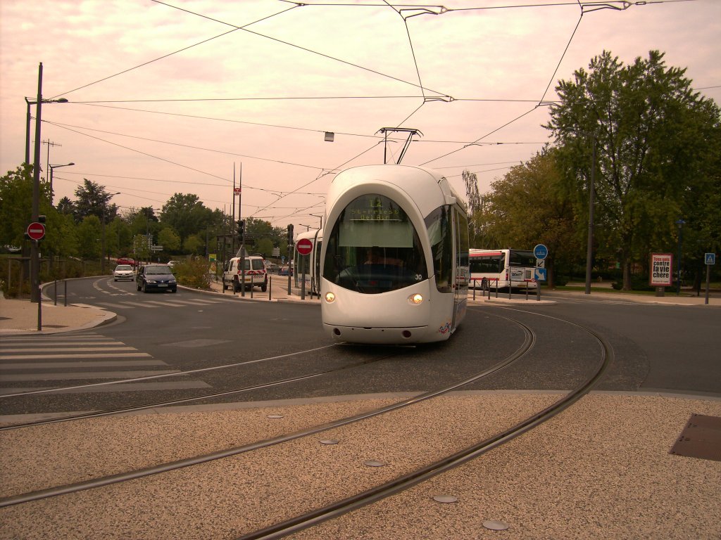 Futuristische Straenbahn, Lyon Sept.2005