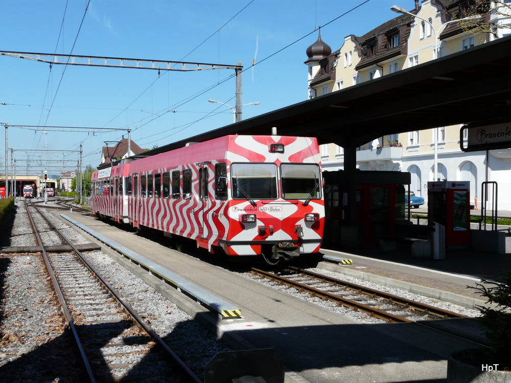 FW - Steuerwagen Bt 113 mit Triebwagen Be 4/4 13 im Bahnhofsareal in Wil am 08.05.2013