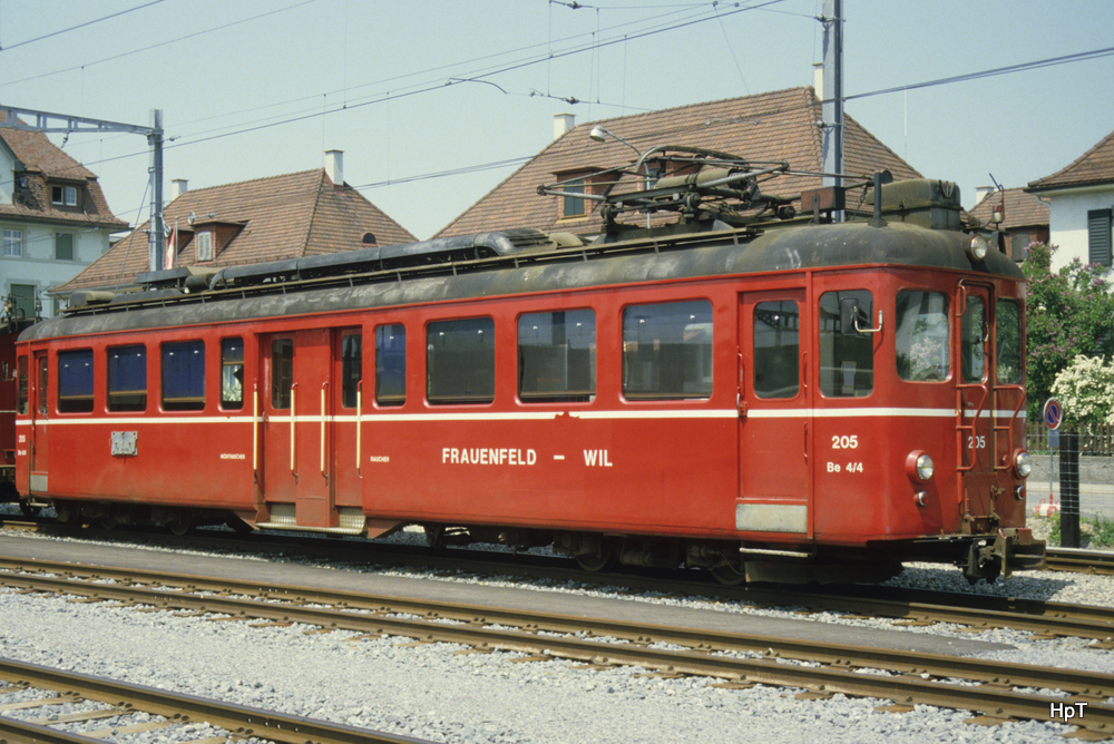 FW - Triebwagen Be 4/4  205 in Wil im Mai 1985 .. Bild an Dia  .. Bild wurden mit Tele von Auserhalb des Geleisfeldes gemacht