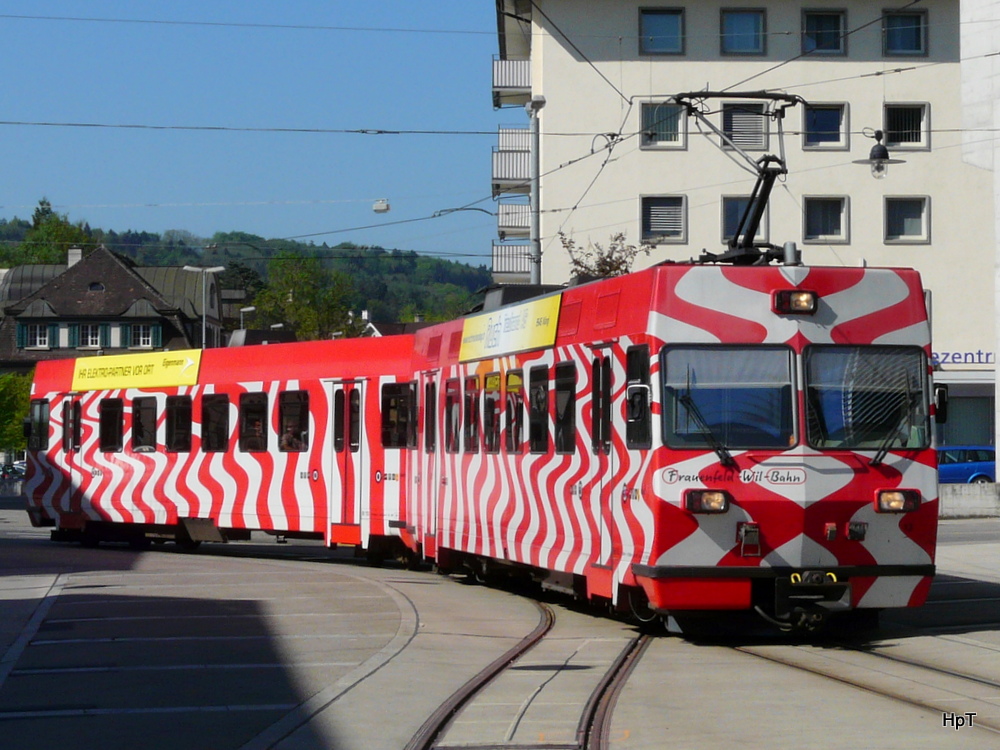 FW - Triebwagen Be 4/4 13 mit Steuerwagen Bt 113 bei der einfahrt den Bahnhofsplatz in Frauenfeld am 08.05.2013