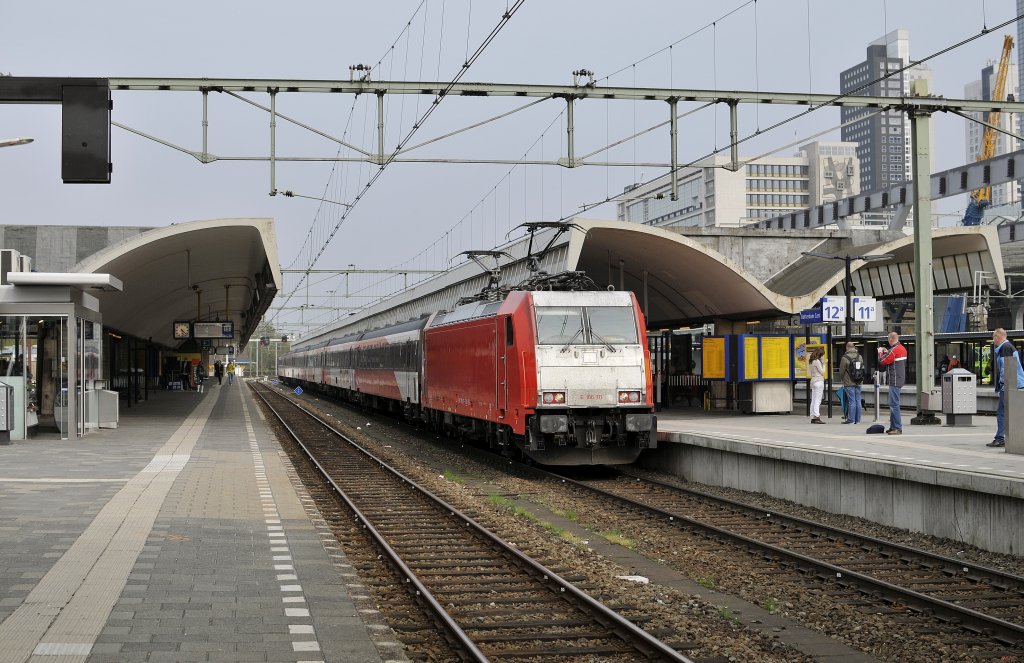 Fyra E 186 111 mit Hispeed von Breda nach Amsterdam in das alte teil von Rotterdam CS am 16.04 2011, im wenige monate gibt es nur neu !!