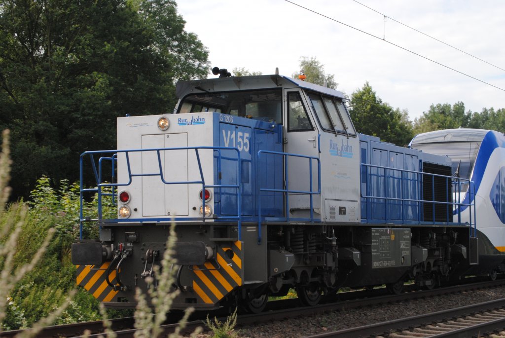 G 1206 BB der Rurtalbahn ( Lok V155)am 31.7.2010 bei bach - Palenberg, mit  ET 2441 der Niederlndischenbah am Haken.