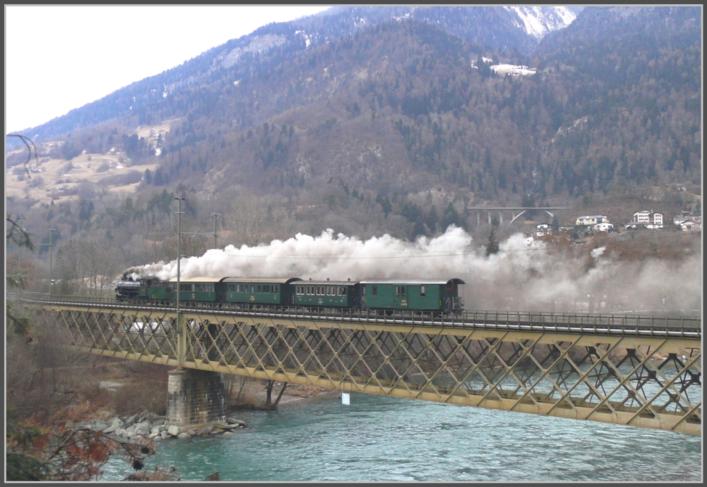 G 4/5 107  Albula  mit Dampfzug 2131 auf der Hinterrheinbrcke bei Reichenau-Tamins. (24.01.2011)