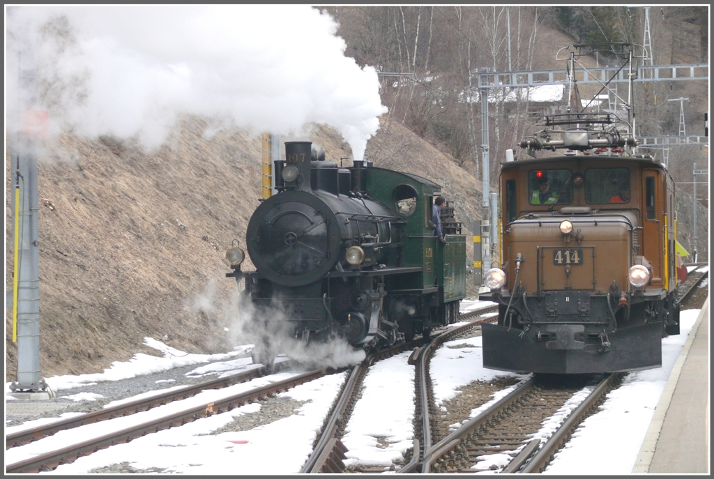 G 4/5 197  Albula  und Ge 6/6 I 414 rangieren in Filisur. (24.01.2011)