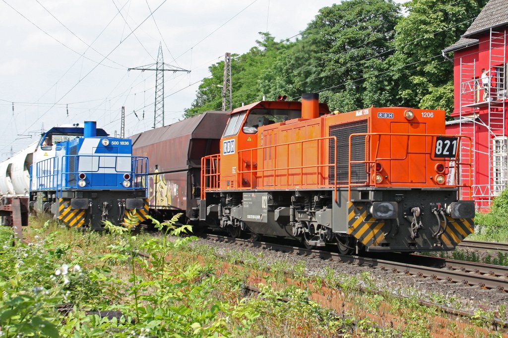 G1206er Treffen am 14.6.10 in Ratingen-Lintorf
Wrend WLS 500 1838 auf Weiterfahrt Richtung Flandersbach wartet
berholt RBH 821.