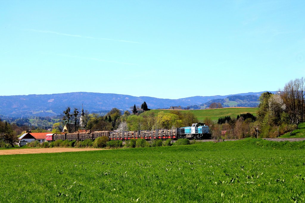 G71383 endet Werktags in Wies Eibiswald ausser das Frachtaufkommen ist zu gering , dann unterbleibt die fahrt ab Deutschlandsberg. Heute am 24.04.2013 war es umgekehrt , durch grere Holzverladungen in letzter Zeit war In .Wies Eibiswald schlicht kein Platz mehr fr den Zug. So verkehrte er zurck nach Deutschlandsberg. Hier zu sehen zwischen Wies Markt und Plfing Brunn. 