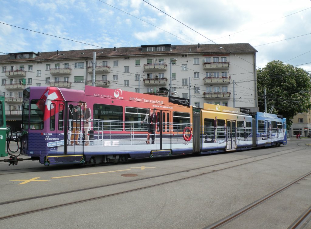 Ganz neuer Werbewagen. Der Be 4/6S hat die Werbung fr BOMBERG Uhren verloren und wirbt neu fr die Basler Personenschifffahrt. Die Aufnahme entstand am 08.05.2013 kurz nach der Fertigstellung,als der Wagen den Fotografen auf dem Hof des Depots Wiesenplatz vorgestellt wurde.
