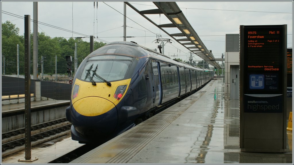 Ganz pünktlich verlässt der 9:25 Southeastern Service St Pancaras Richtung Faversham und wird dabei die Schnellfahrstrecke der Eurostarzüge mitbenutzen. 
7. Mai 2011