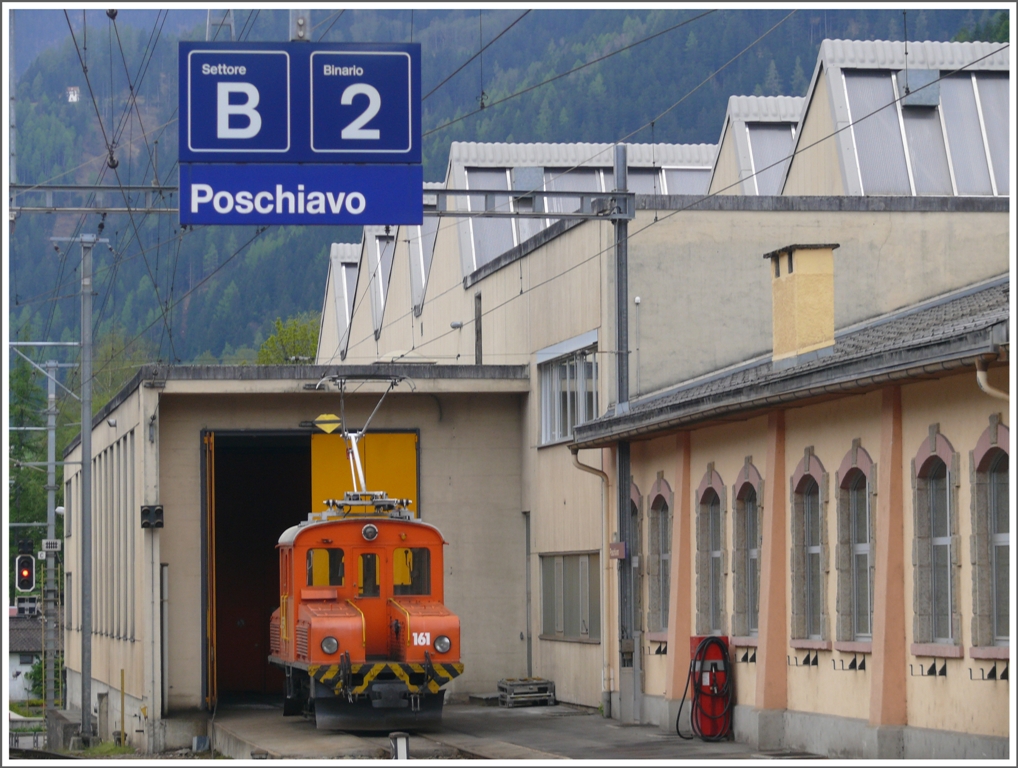 Ge 2/2 161 im Depot Poschiavo. (09.05.2010)