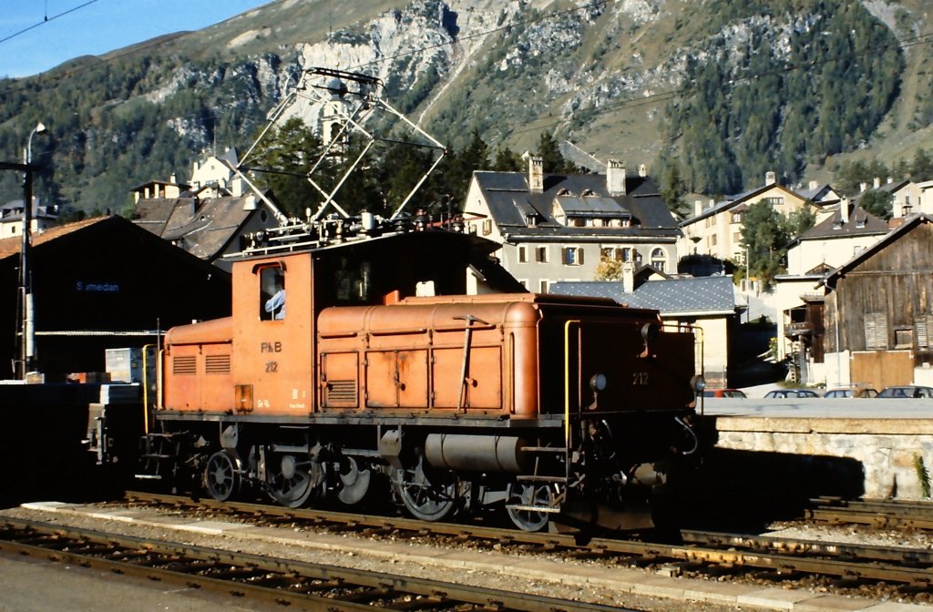 Ge 2/4 212 rangiert im September 1983 in Samedan.