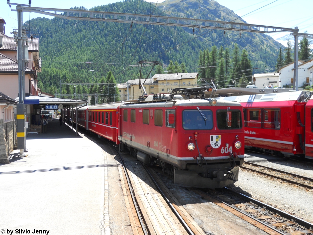 Ge 4/4' 604 ''Calanda'' am 7.8.2010 als Regio 1944 nach Scuol-Tarasp in Pontresina.