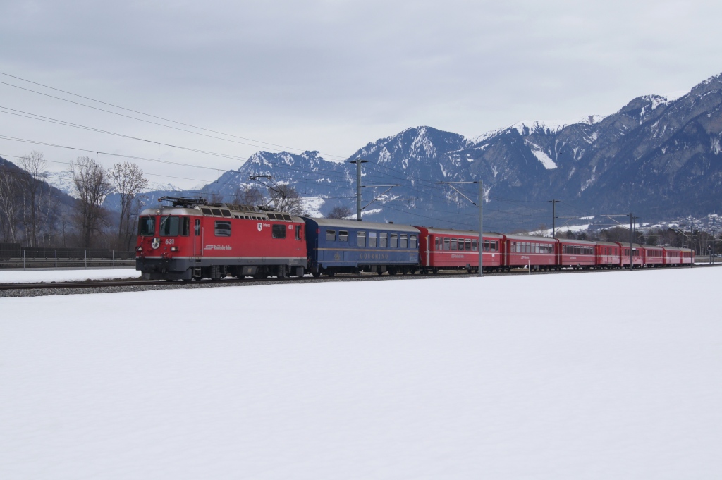 Ge 4/4 631 zieht am 25.2.12 einen Regio-Express nach Disentis von Chur West Richtung Felsberg.