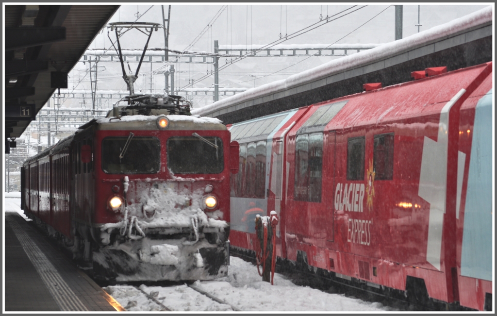 Ge 4/4 I 602  Bernina  kommt heute sogar zu S-Bahn Ehren, fhrt sie doch die S1 1515 nach Rhzns. (22.12.2011)