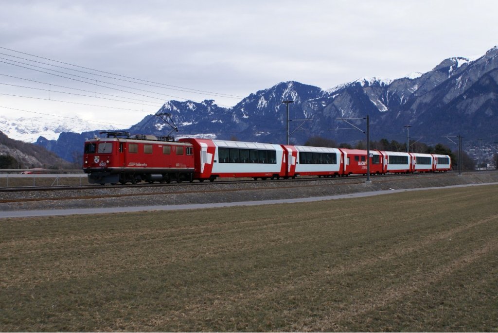 Ge 4/4 I 603 fhrt am 22.2.10 mit dem Glacier Express von Chur Richtung Felsberg.