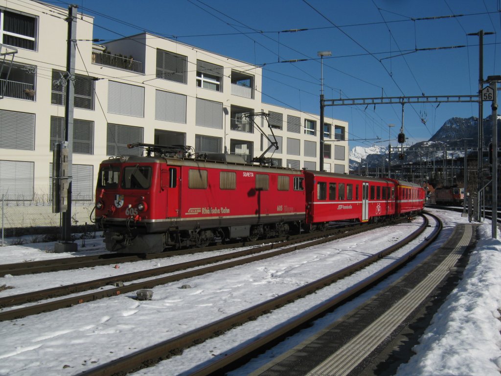 Ge 4/4 I 605 mit dem Schlittelzug R 829 beim Aufstellen in Chur 18.02.2012.