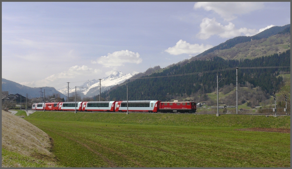 Ge 4/4 I 609 Linard fhrt mit dem GlacierExpress 900 durch Castrisch Richtung Chur. (08.04.2010)