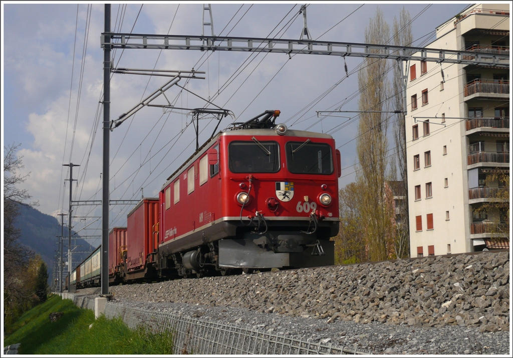Ge 4/4 I 609  Linard  mit dem Valserwasserzug bei Chur Wiesental. (19.04.2010)