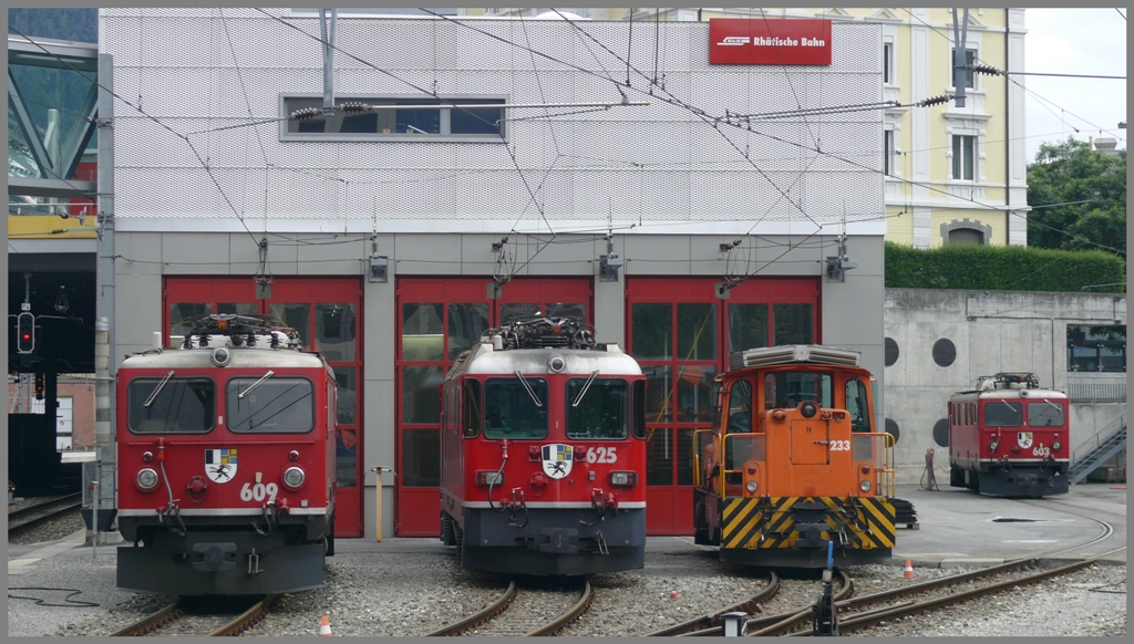 Ge 4/4 I 609  Linard , Ge 4/4 II 625  Kblis , Gm 3/3 233 und Ge 4/4 I 603  Badus  vor dem RhB Depot in Chur. (20.06.2010)