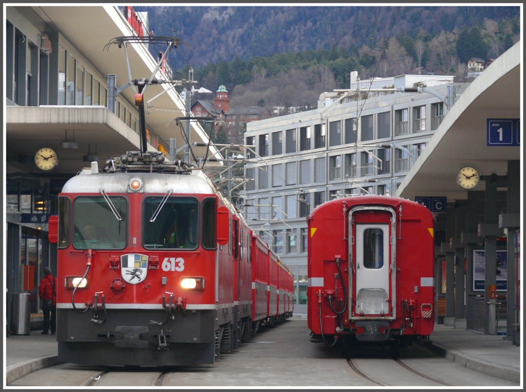 Ge 4/4 II 613  Domat/Ems  und 621  Felsberg  bespannen einen Regionalzug nach Arosa. (08.01.2011)