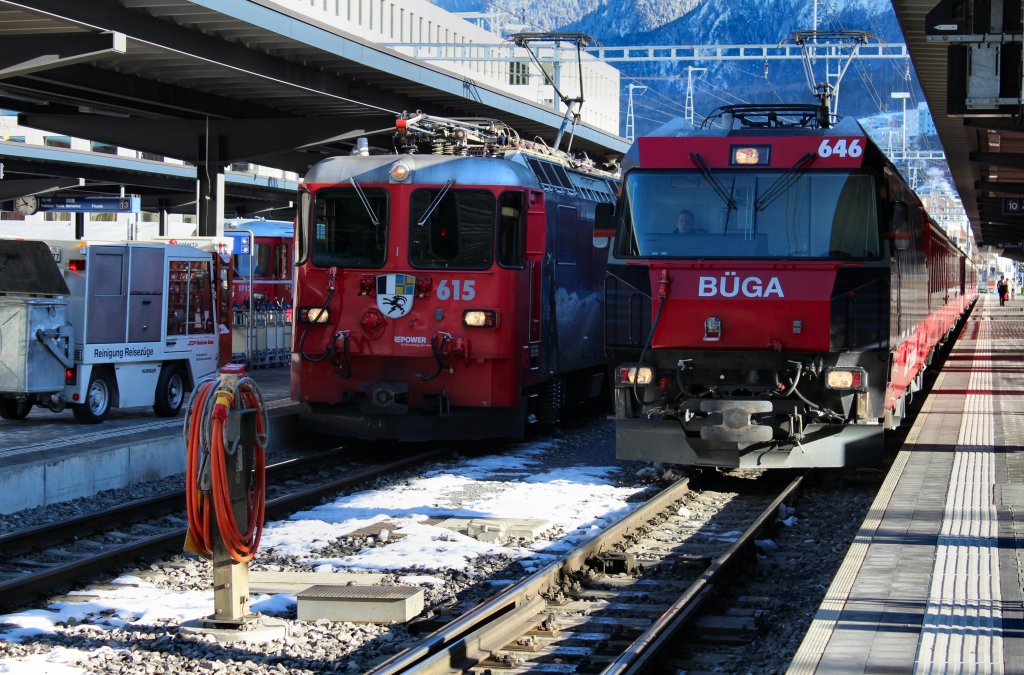 Ge 4/4 II 615 “RE Energie” und Ge 4/4 III 646  BGA  der RhB am 11.01.2012 im Bahnhof Chur. 