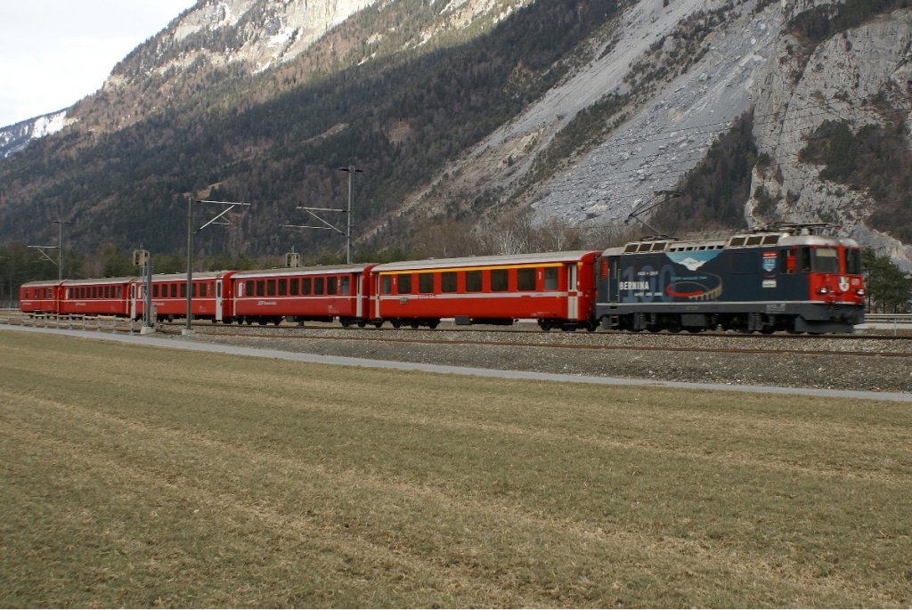 Ge 4/4 II 619 fhrt am 22.2.10 von Felsberg Richtung Chur.