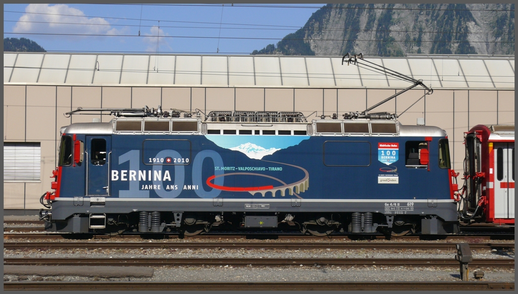 Ge 4/4 II 619  Samedan  in Landquart, die auf das 100jhrige Jubilum der Berninabahn aufmerksam macht. (28.06.2010)