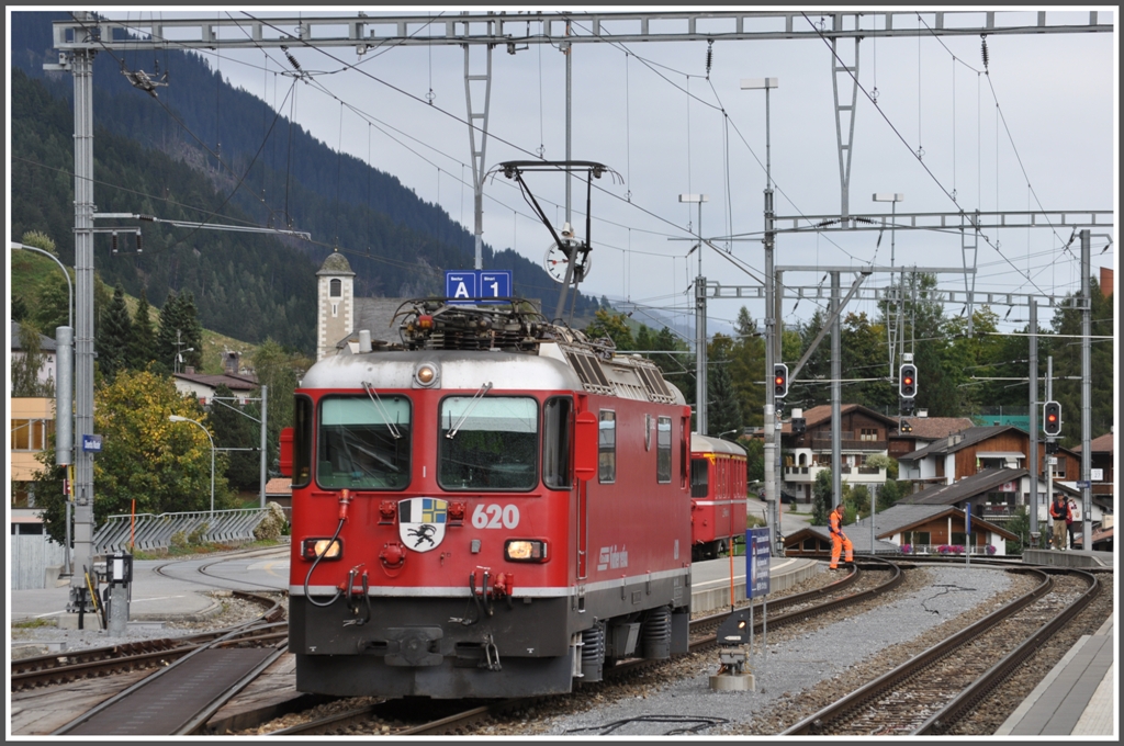 Ge 4/4 II 620  Zernez  bernimmt einen Regioexpress nach Chur und Scuol-Tarasp (25.09.2012)