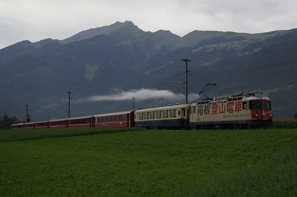 Ge 4/4 II 622 zieht am 2.9.11 den RE 1229 von Zizers Richtung Igis.