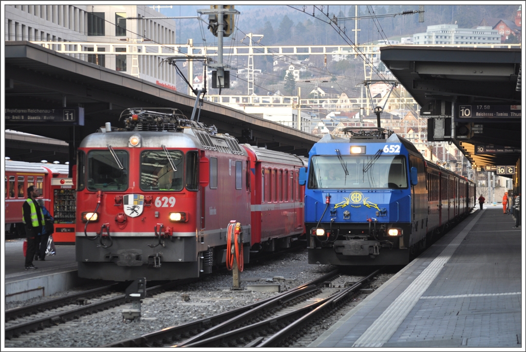 Ge 4/4 II 629  Tiefencastel  und Ge 4/4 III 652  Vaz/0bervaz  stehen abfahrbereit in Chur. (18.03.2011)