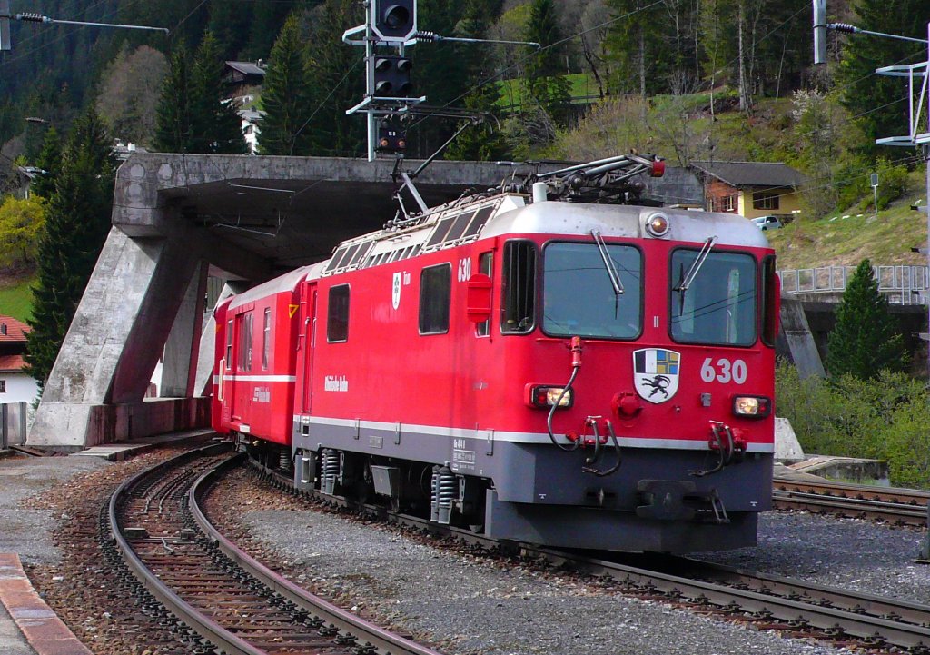 Ge 4/4 II 630 bei der Einfahrt in Klosters am 12.05.2010