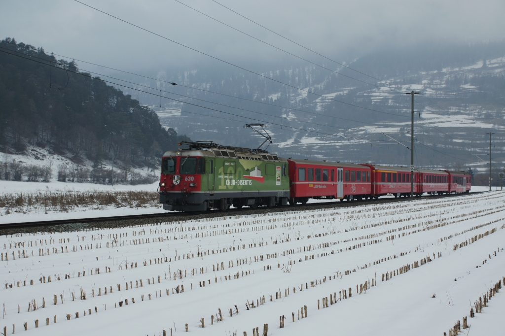 Ge 4/4 II 630 erreicht am 17.02.2013 mit dem Schlitttelzug nach Preda Bonaduz.