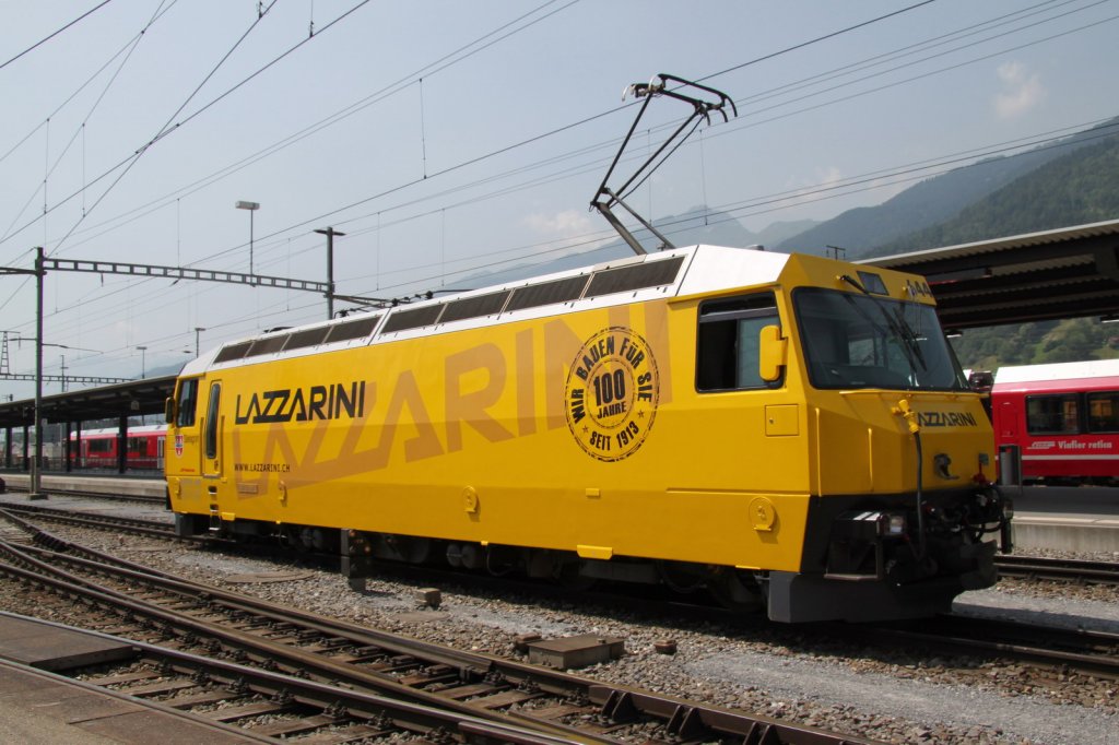 Ge 4/4 III 644 im  gelben Werbekleid  eines bekannten Bauunternehmens.Landquart 12.07.13 

