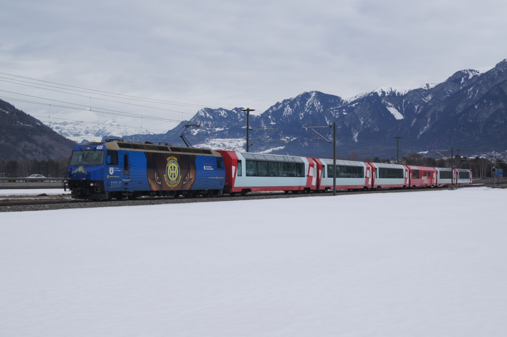 Ge 4/4 III 652 fhrt am 25.2.12 mit dem D 903 von Chur Richtung Felsberg.
