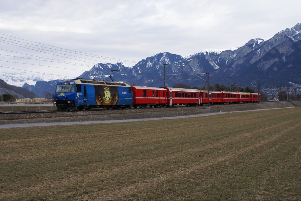 Ge 4/4 III 652 zieht am 22.2.10 den RE 1216 von Chur Richtung Felsberg.