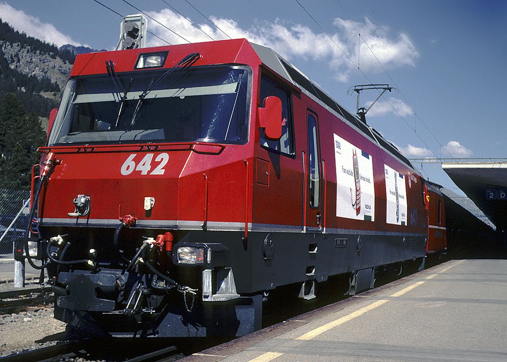 Ge 4/4 III Nr. 642 steht zur Abfahrt bereit, Sept. 1999, HQ-Scan ab Dia.