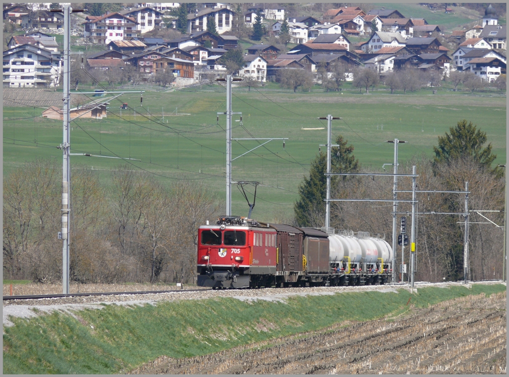 Ge 6/6 II 705  Pontresina  mit Zementzug bei Castrisch. (08.04.2010)
