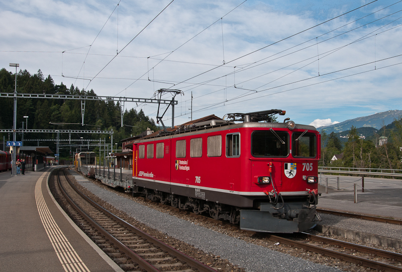 Ge 6/6 II 705  Pontresina/Puntraschigna  am 12. August 2011 in Reichenau-Tamins.