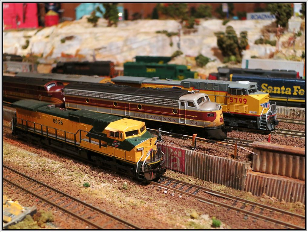 GE und EMD Power aus verschiedenen Epochen. (18.03.2013)