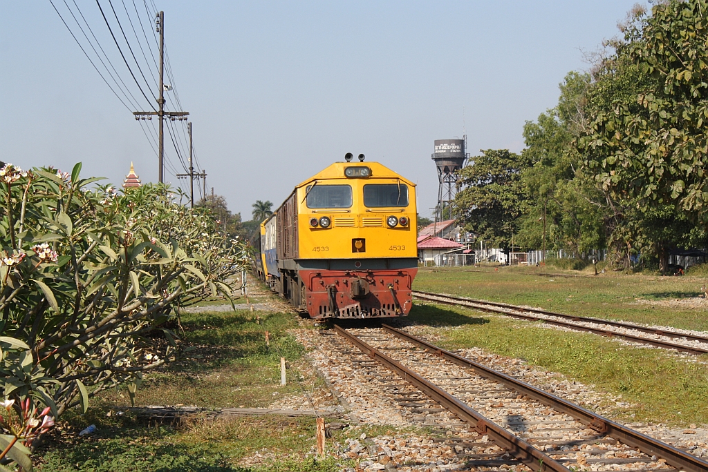 GEA 4533 im Bf. Chiang Mai am 06.Jnner 2011.
