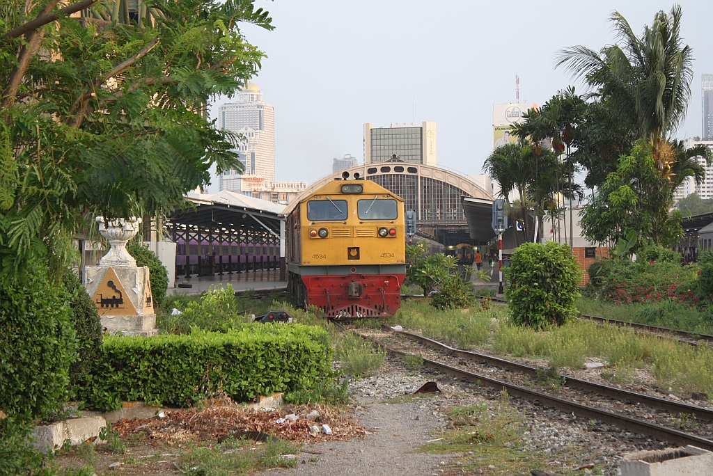 GEA 4534 (Co'Co', de, General Electric, Bj.1995) am 10.Mai 2012 im Bf. Hua Lamphong.